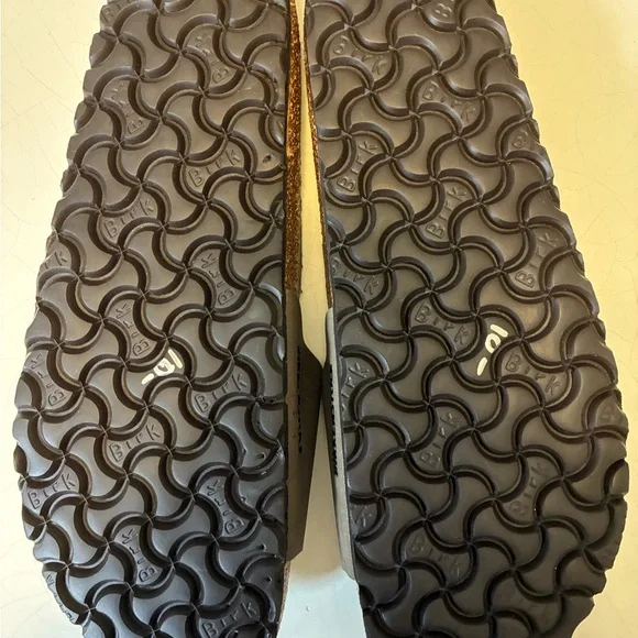 NEW. Brown Birkenstock Arizona sandals. - Picture 5 of 6